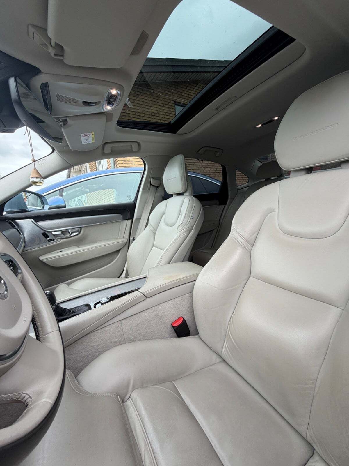 Blå Volvo S90 fra 2016