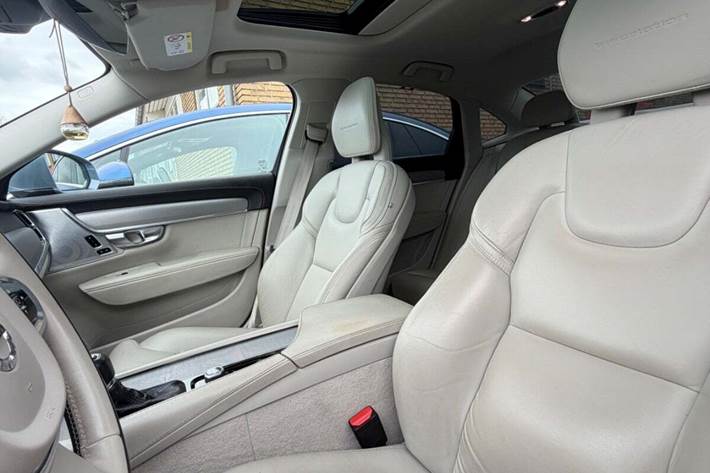 Blå Volvo S90 fra 2016