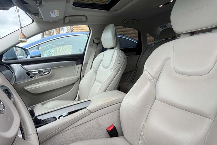 Blå Volvo S90 fra 2016