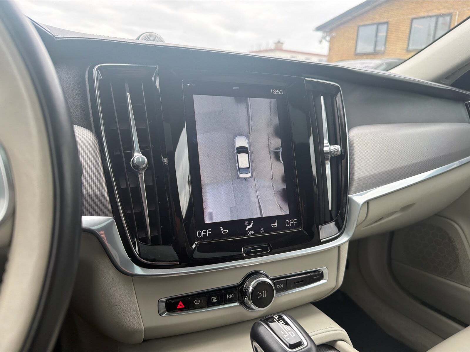 Blå Volvo S90 fra 2016