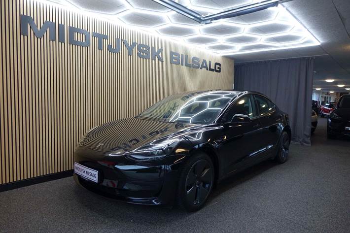 Sort Tesla Model 3 fra 2021