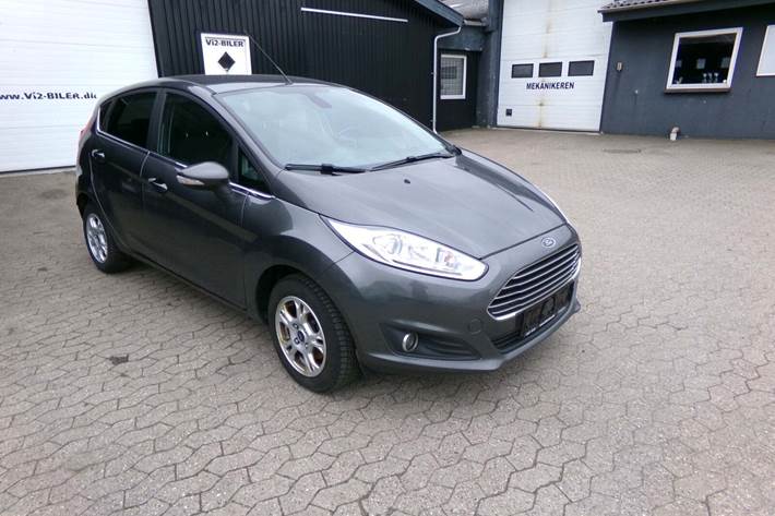Grå Ford Fiesta fra 2016