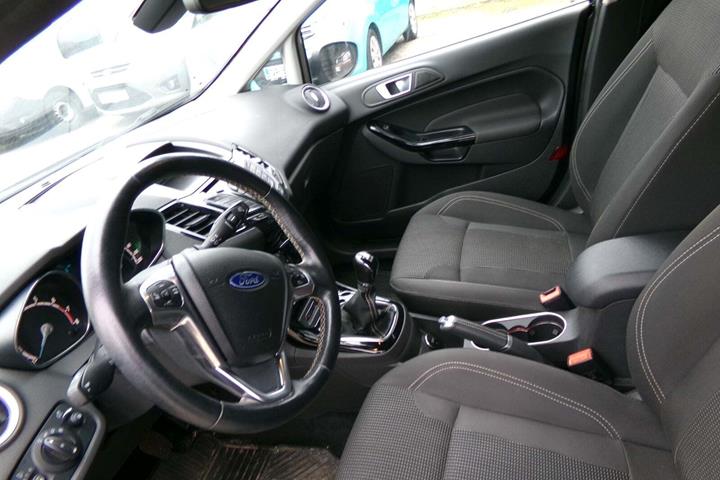 Grå Ford Fiesta fra 2016