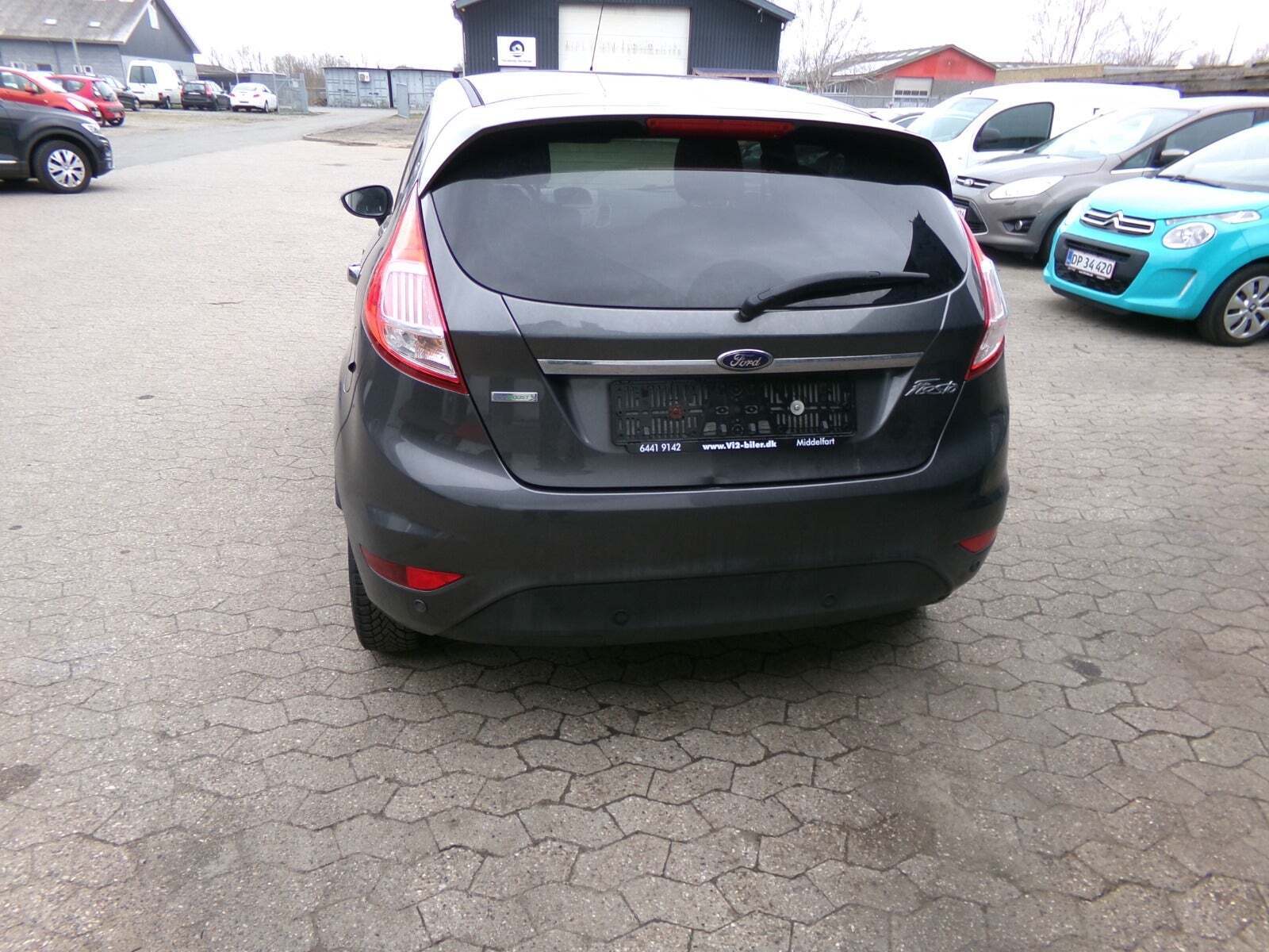 Grå Ford Fiesta fra 2016