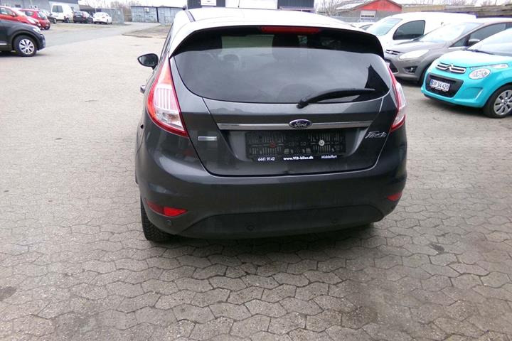 Grå Ford Fiesta fra 2016