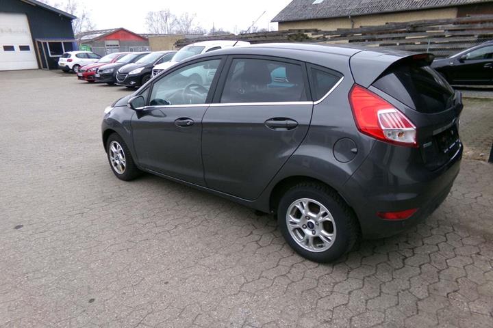 Grå Ford Fiesta fra 2016