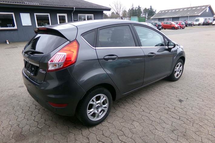 Grå Ford Fiesta fra 2016