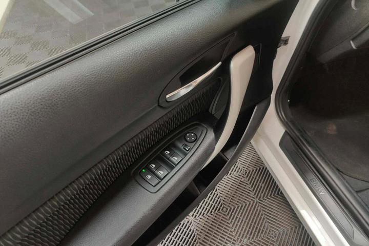 Hvid BMW 118d fra 2017