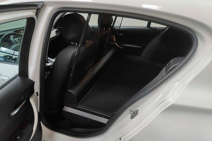 Hvid BMW 118d fra 2017