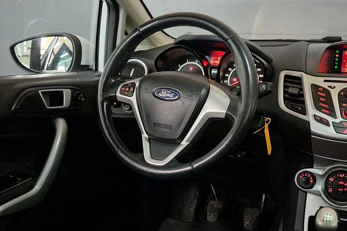 Hvid Ford Fiesta fra 2012