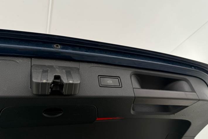 Blå VW Passat fra 2020