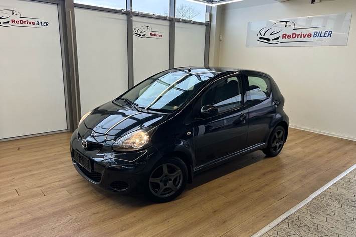Sort Toyota Aygo fra 2012