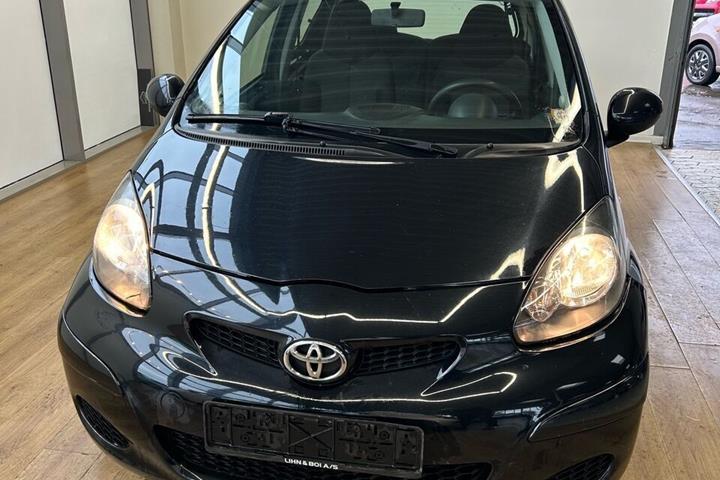 Sort Toyota Aygo fra 2012