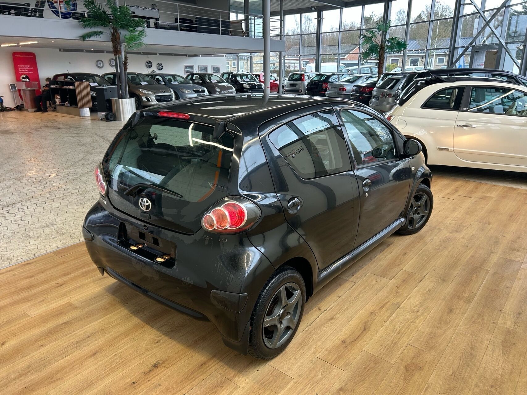 Sort Toyota Aygo fra 2012