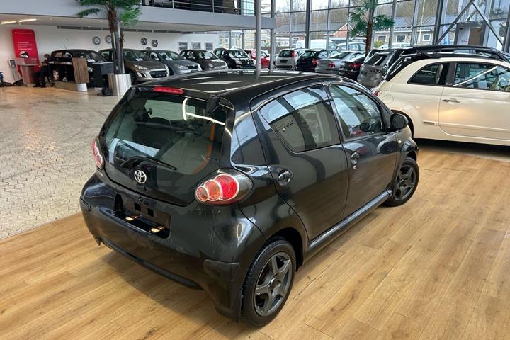 Sort Toyota Aygo fra 2012