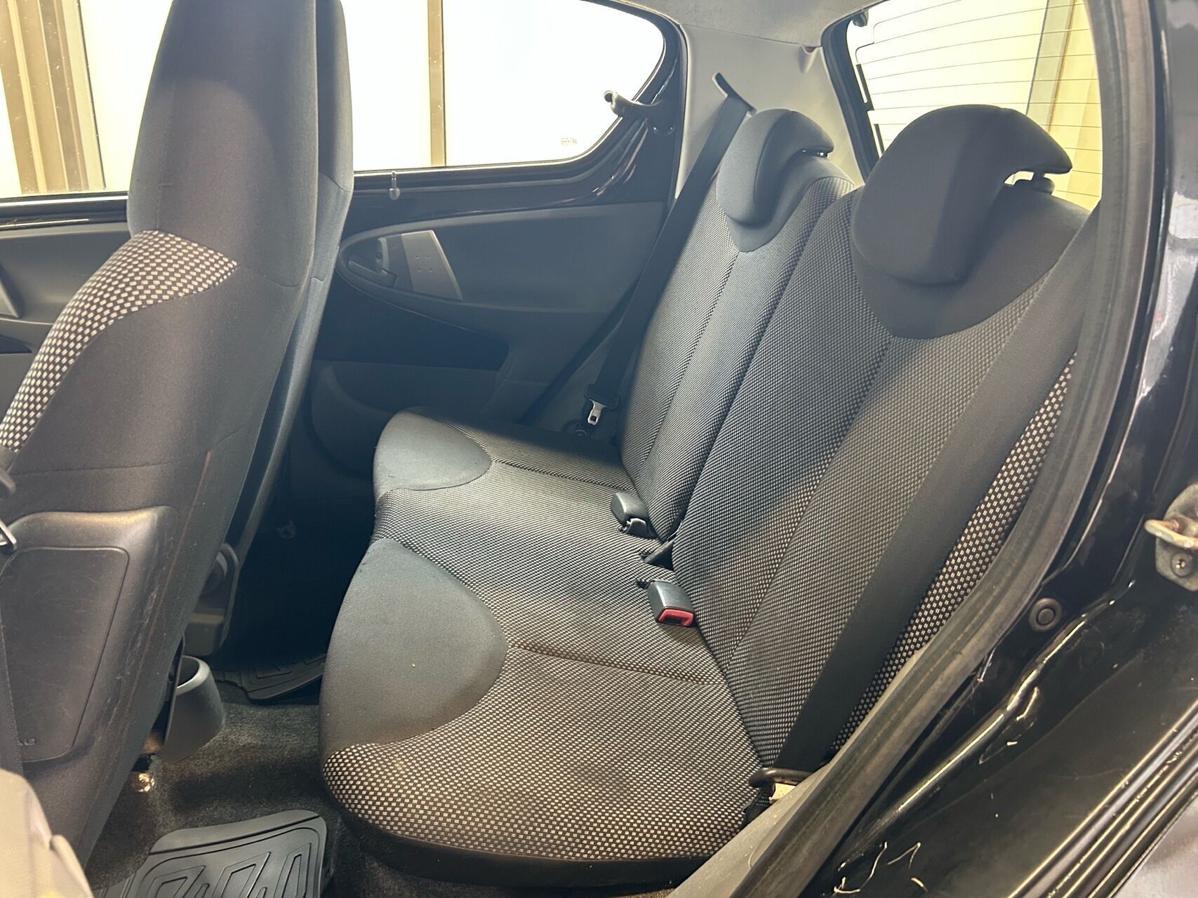 Sort Toyota Aygo fra 2012