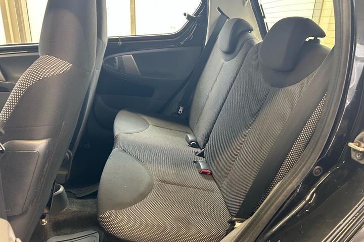 Sort Toyota Aygo fra 2012