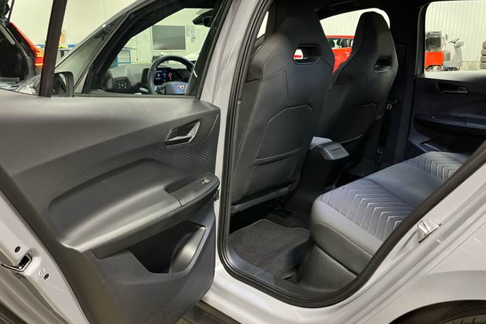 Grå Cupra Born fra 2024