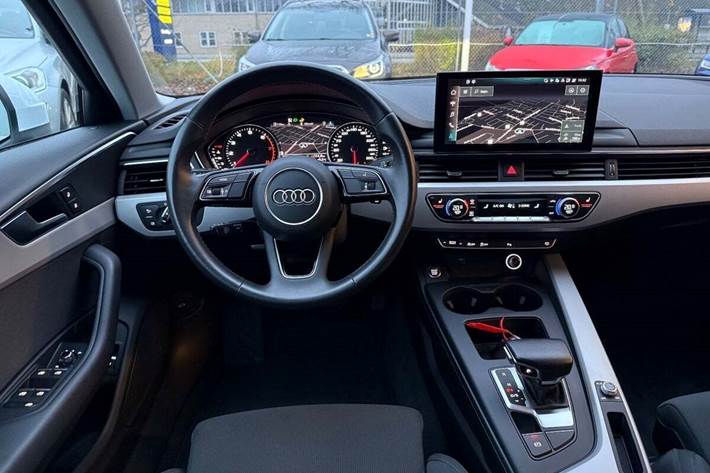 Hvid Audi A4 fra 2020