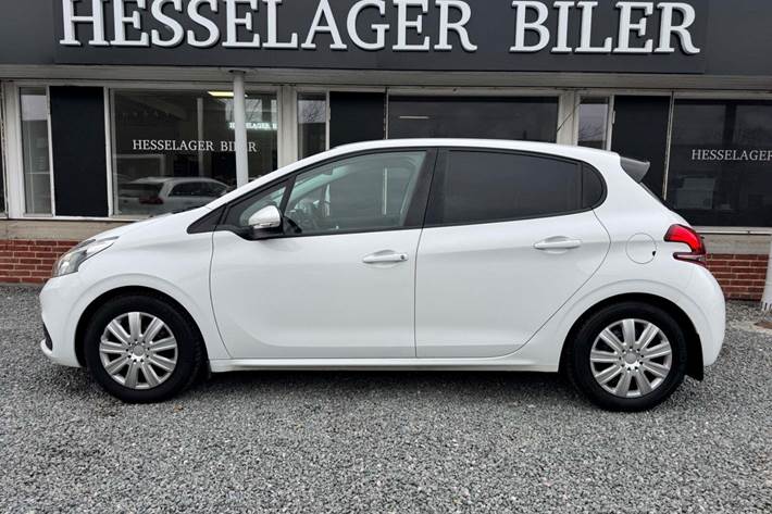 Hvid Peugeot 208 fra 2017