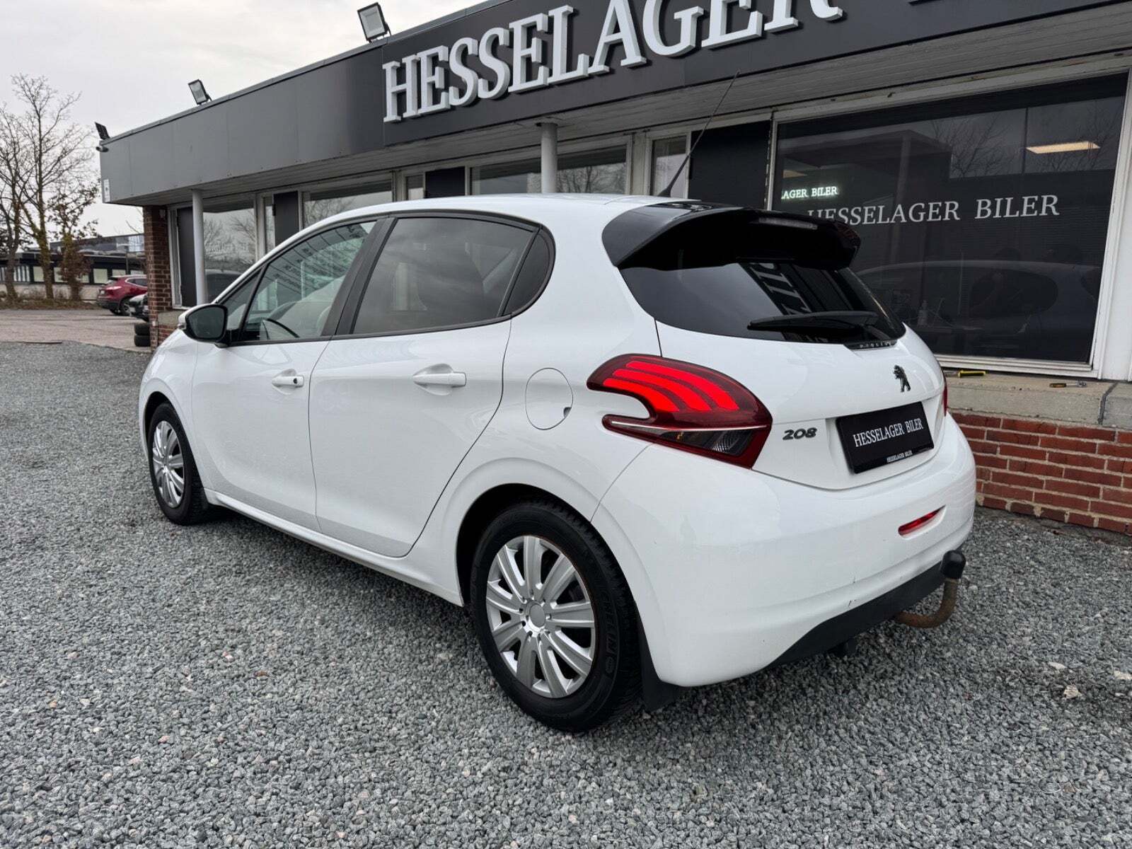 Hvid Peugeot 208 fra 2017