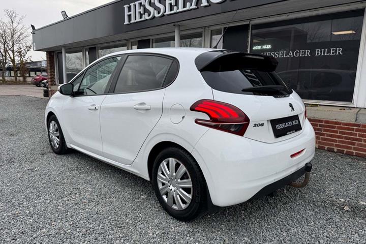 Hvid Peugeot 208 fra 2017