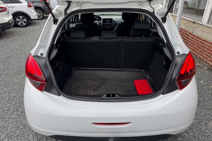 Hvid Peugeot 208 fra 2017