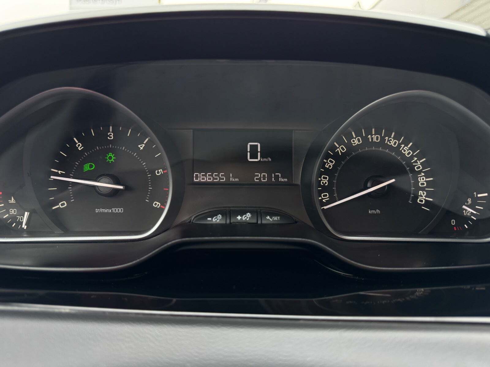 Hvid Peugeot 208 fra 2017