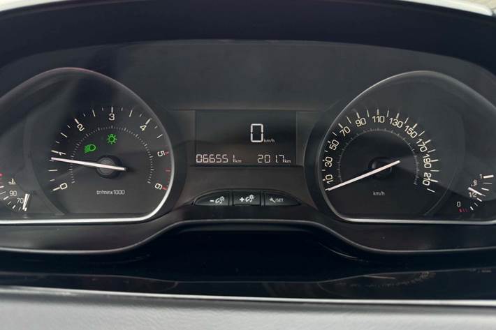 Hvid Peugeot 208 fra 2017