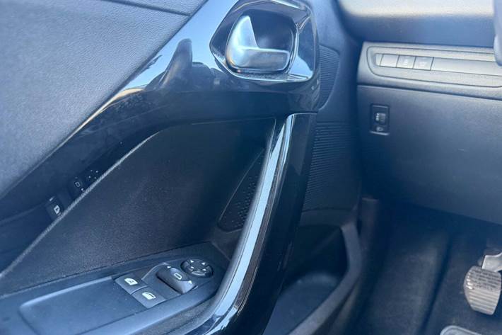 Grøn Peugeot 208 fra 2016