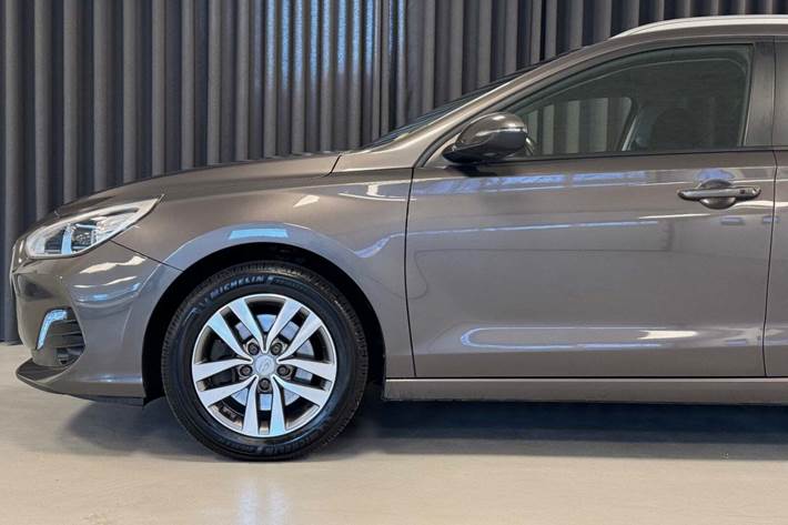Brun Hyundai i30 fra 2019