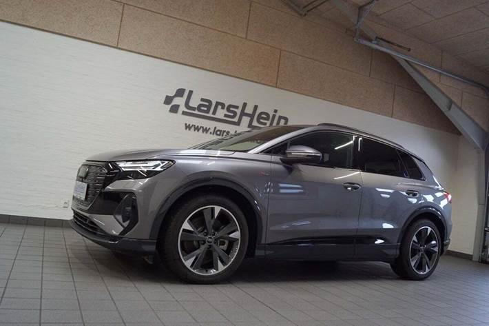Grå Audi Q4 e-tron fra 2024