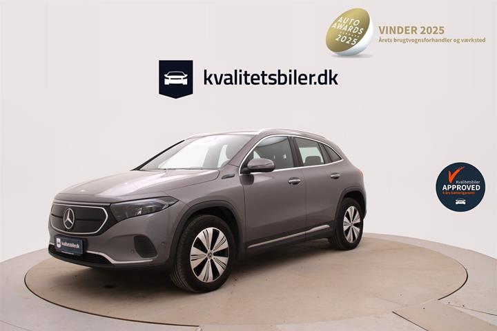 Grå Mercedes EQA250 fra 2021 set udefra