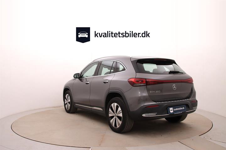 Grå Mercedes EQA250 fra 2021