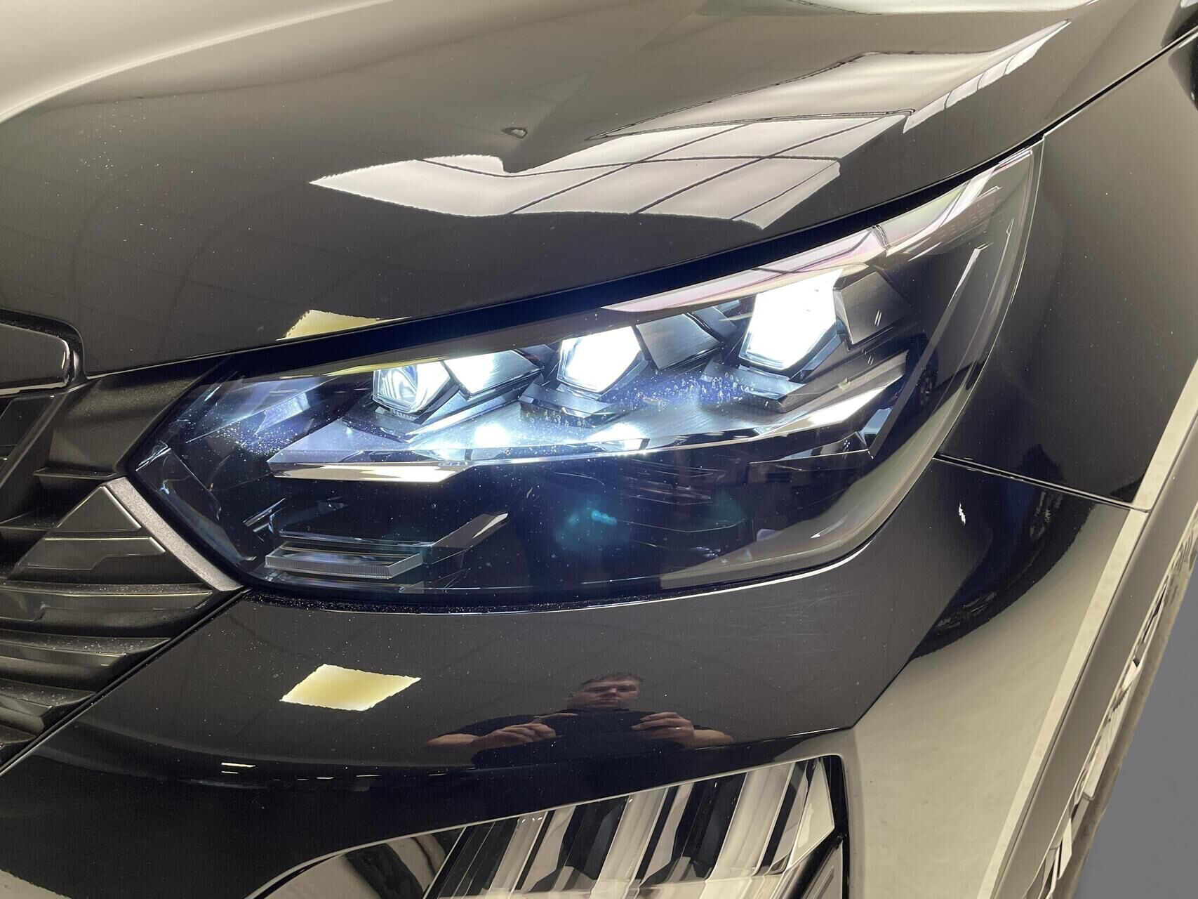 Sort Peugeot e-2008 fra 2025