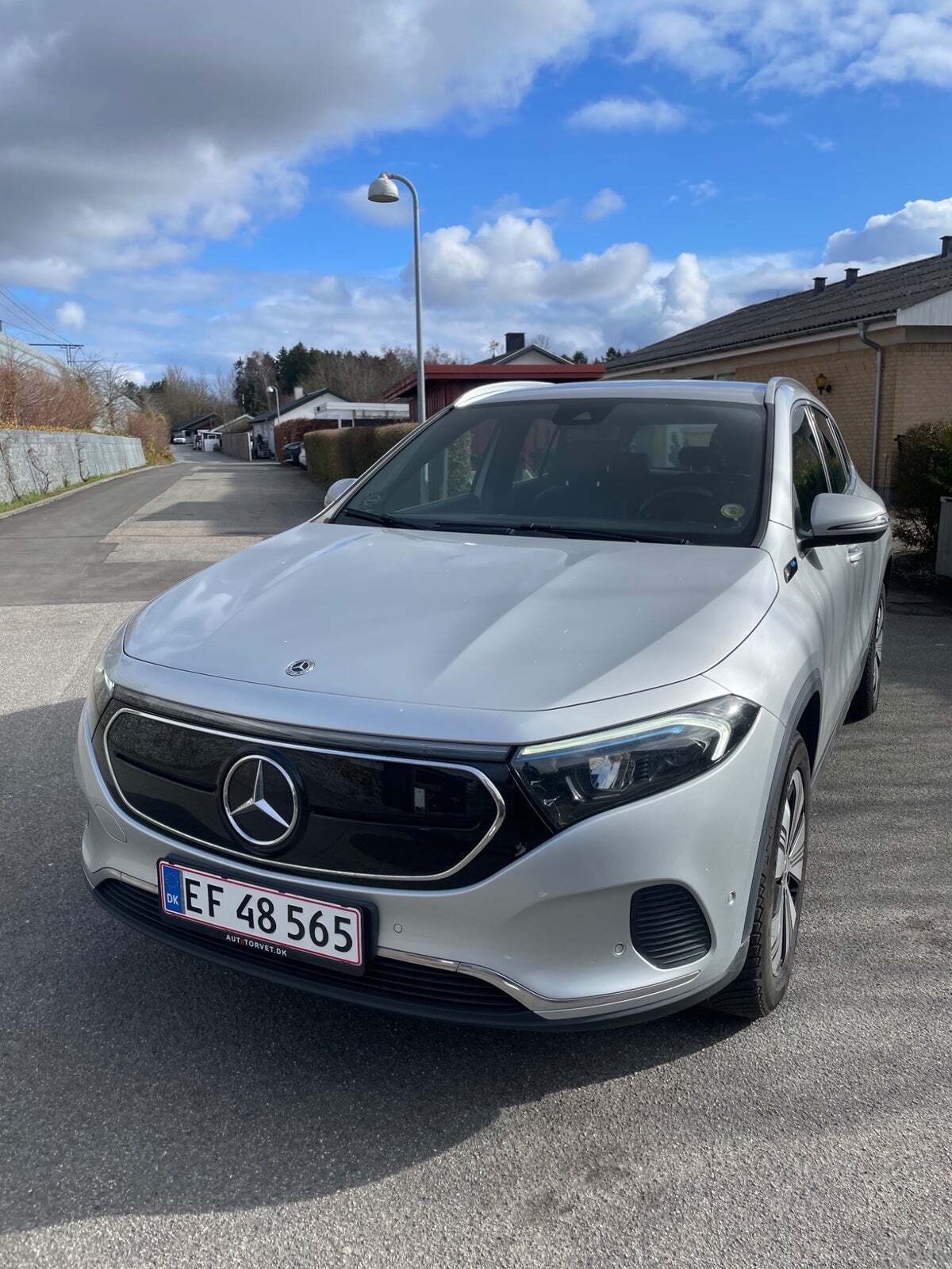 Grå Mercedes EQA fra 2021