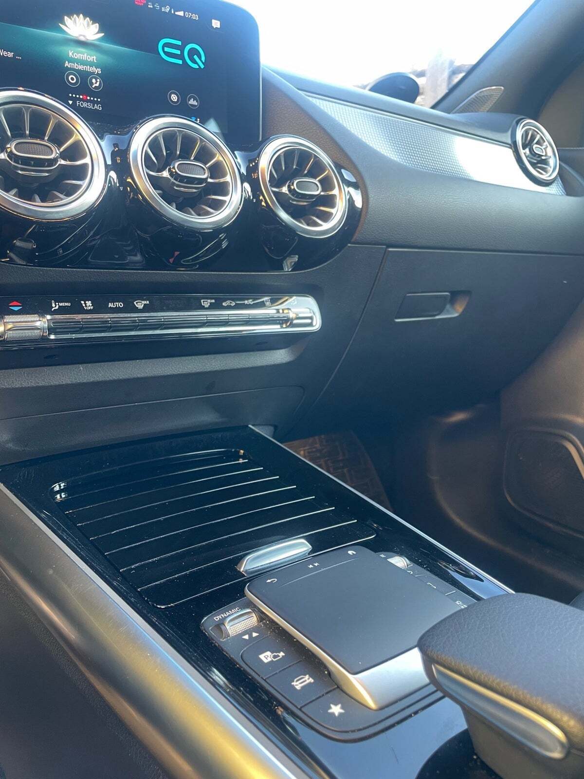 Grå Mercedes EQA fra 2021