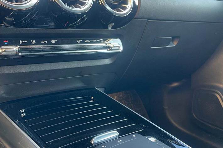 Grå Mercedes EQA fra 2021