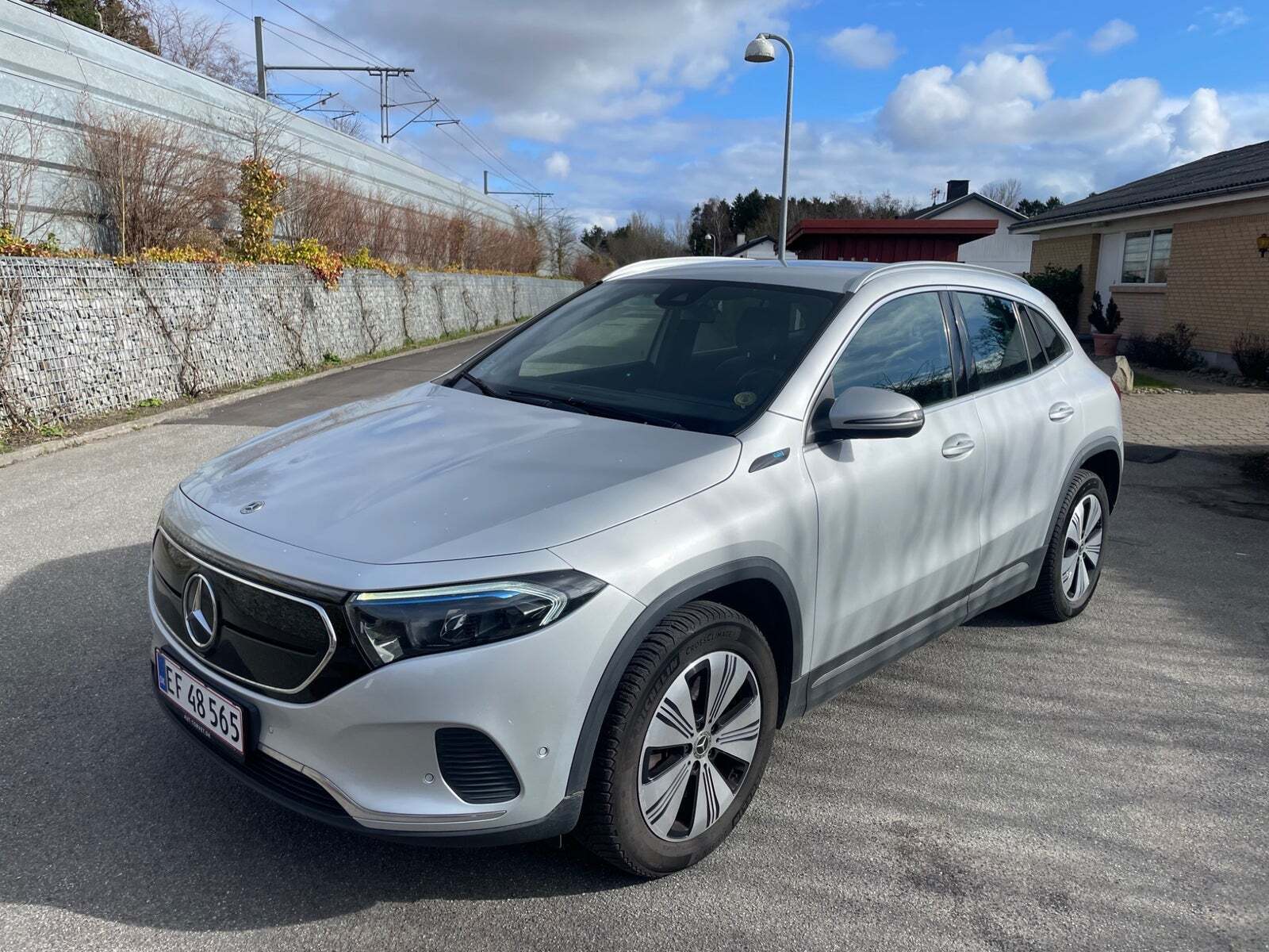 Grå Mercedes EQA fra 2021