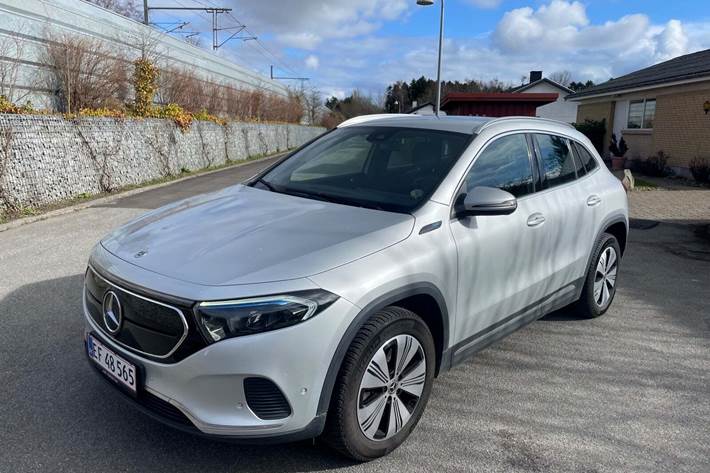 Grå Mercedes EQA fra 2021