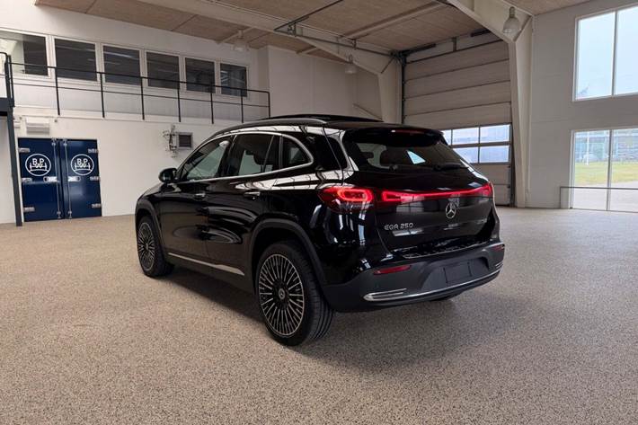 Sort Mercedes EQA250 fra 2023
