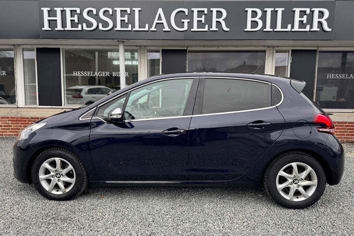 Blå Peugeot 208 fra 2018