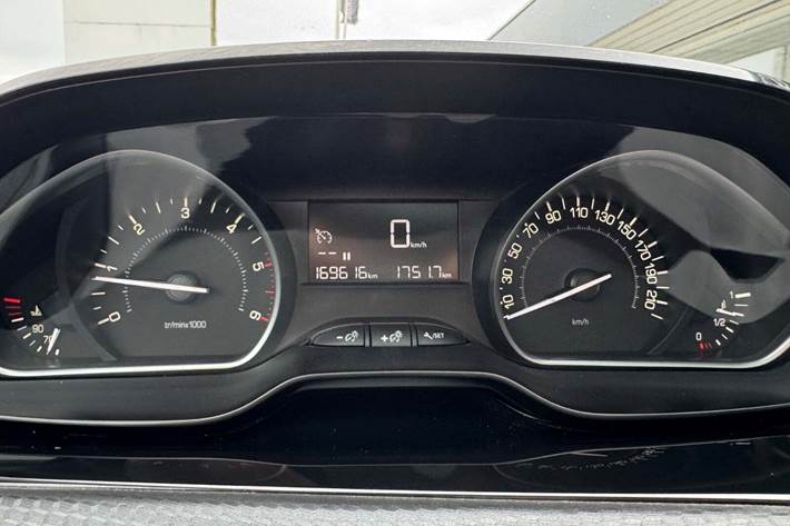 Blå Peugeot 208 fra 2018