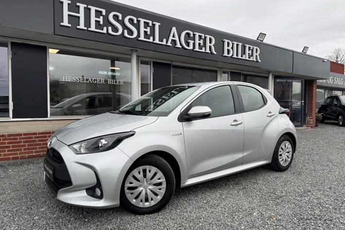 Sølv Toyota Yaris fra 2021