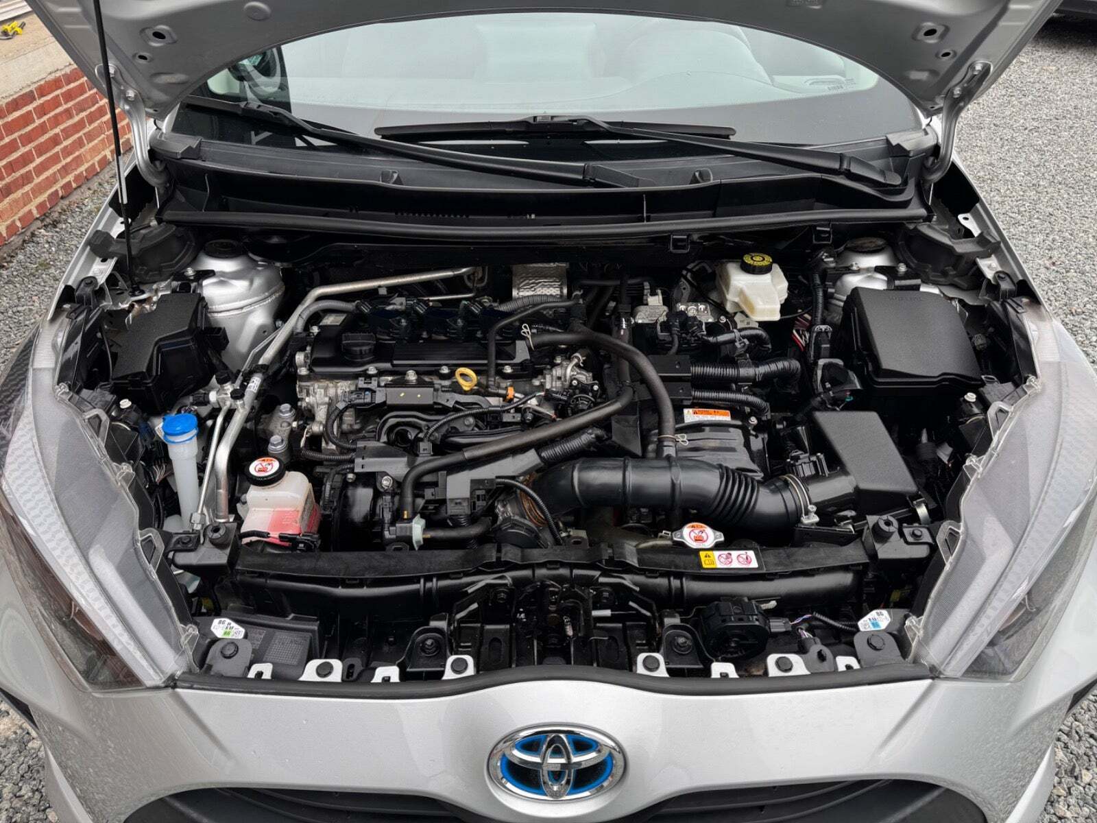 Sølv Toyota Yaris fra 2021