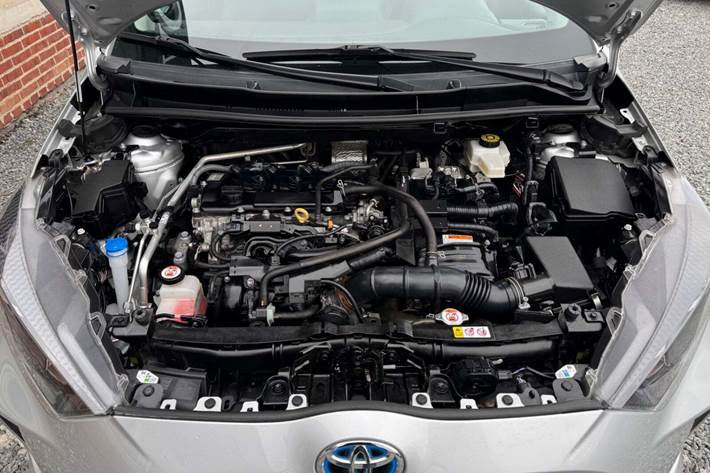 Sølv Toyota Yaris fra 2021