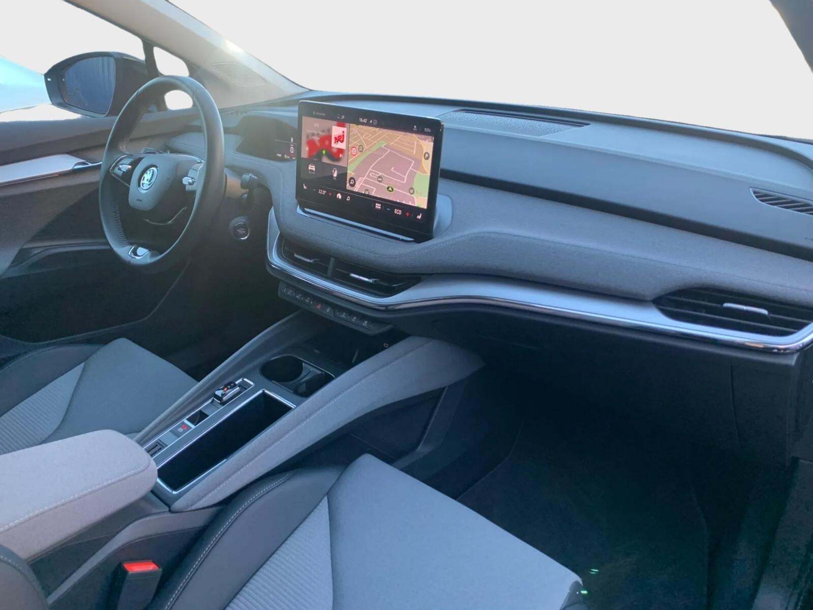 Sort Skoda Enyaq fra 2024