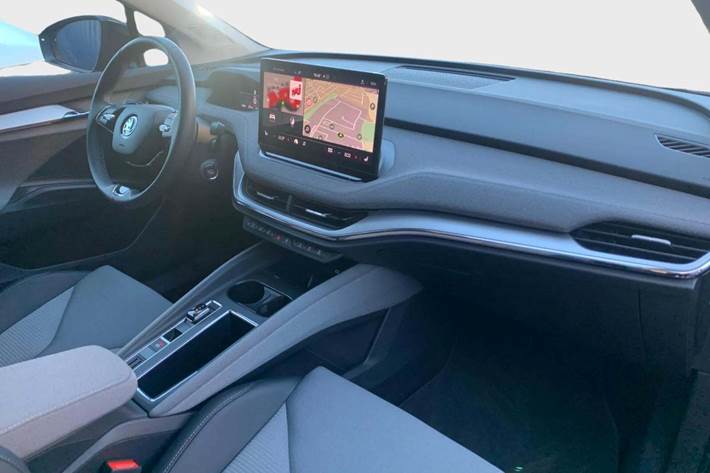 Sort Skoda Enyaq fra 2024