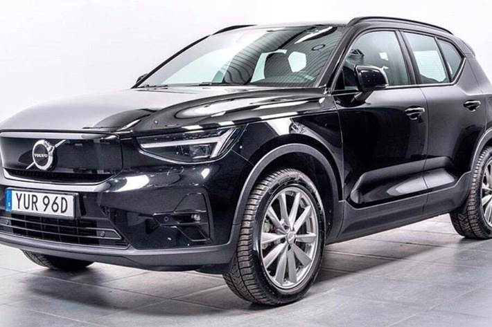 Sort Volvo XC40 fra 2023