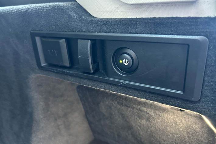 Sort BMW 330e fra 2021